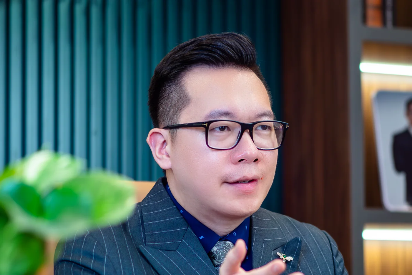 Coach Duy Nguyễn đang nói với người đối diện